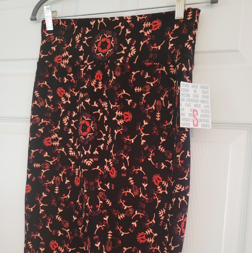 Cassie Skirt Black Red Cream Blue